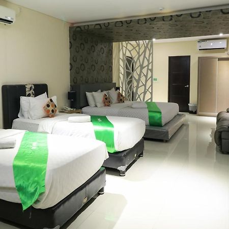 Tab Hotel Surabaya Exteriör bild