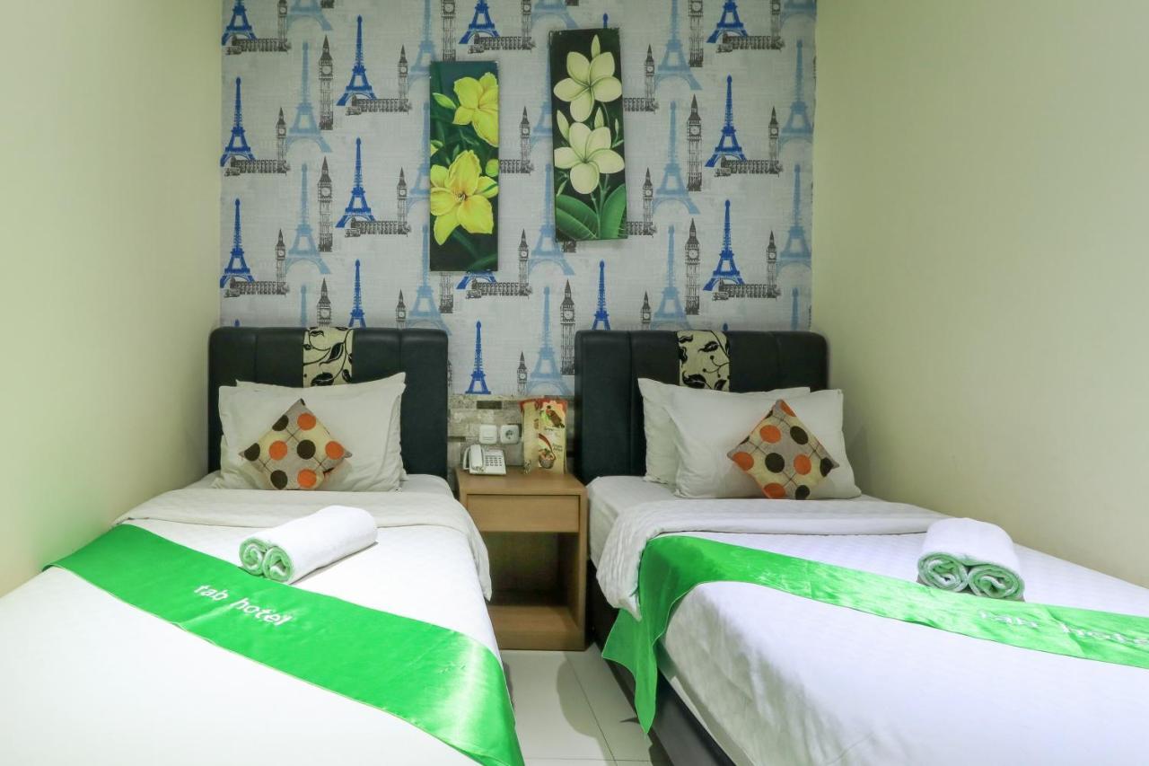 Tab Hotel Surabaya Exteriör bild