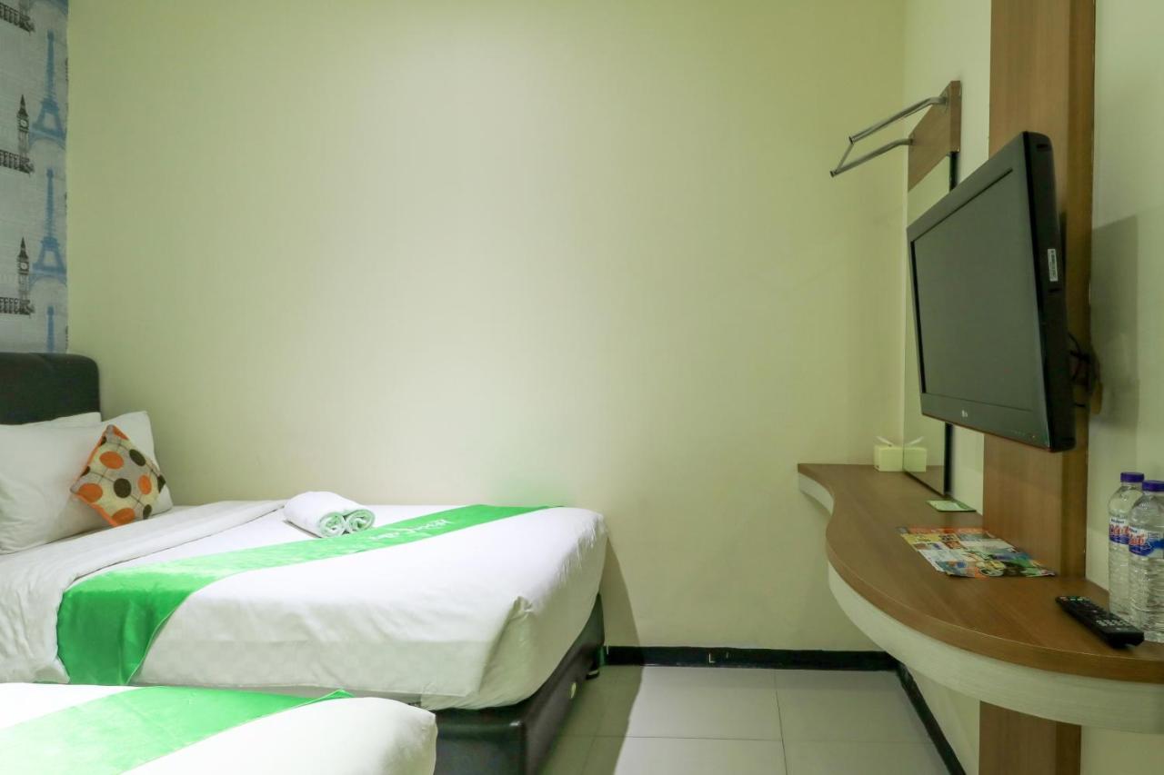 Tab Hotel Surabaya Exteriör bild