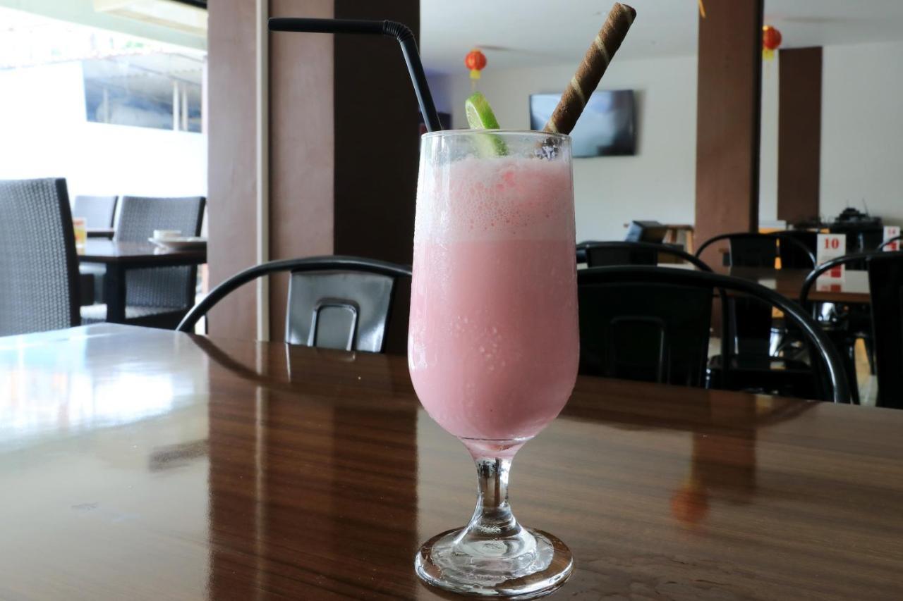 Tab Hotel Surabaya Exteriör bild