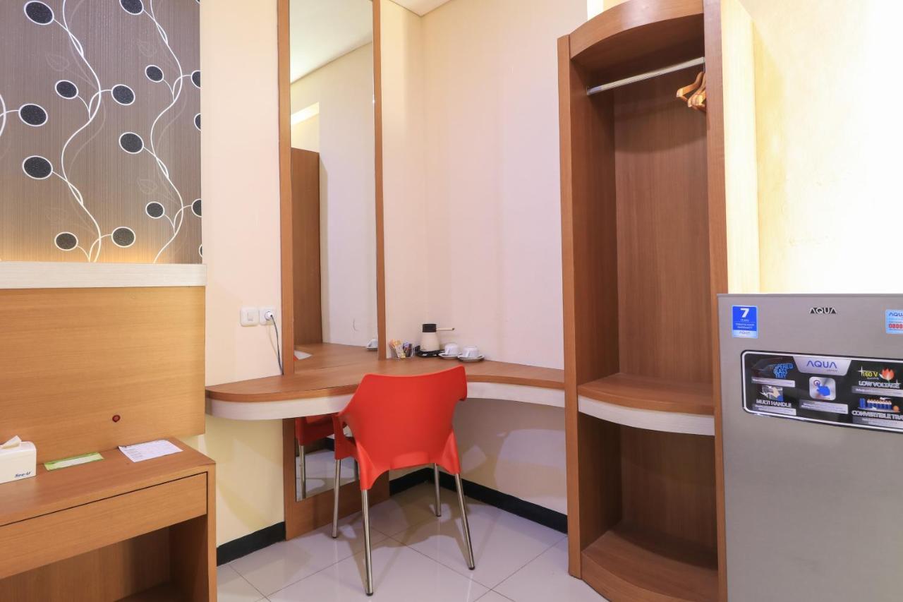 Tab Hotel Surabaya Exteriör bild