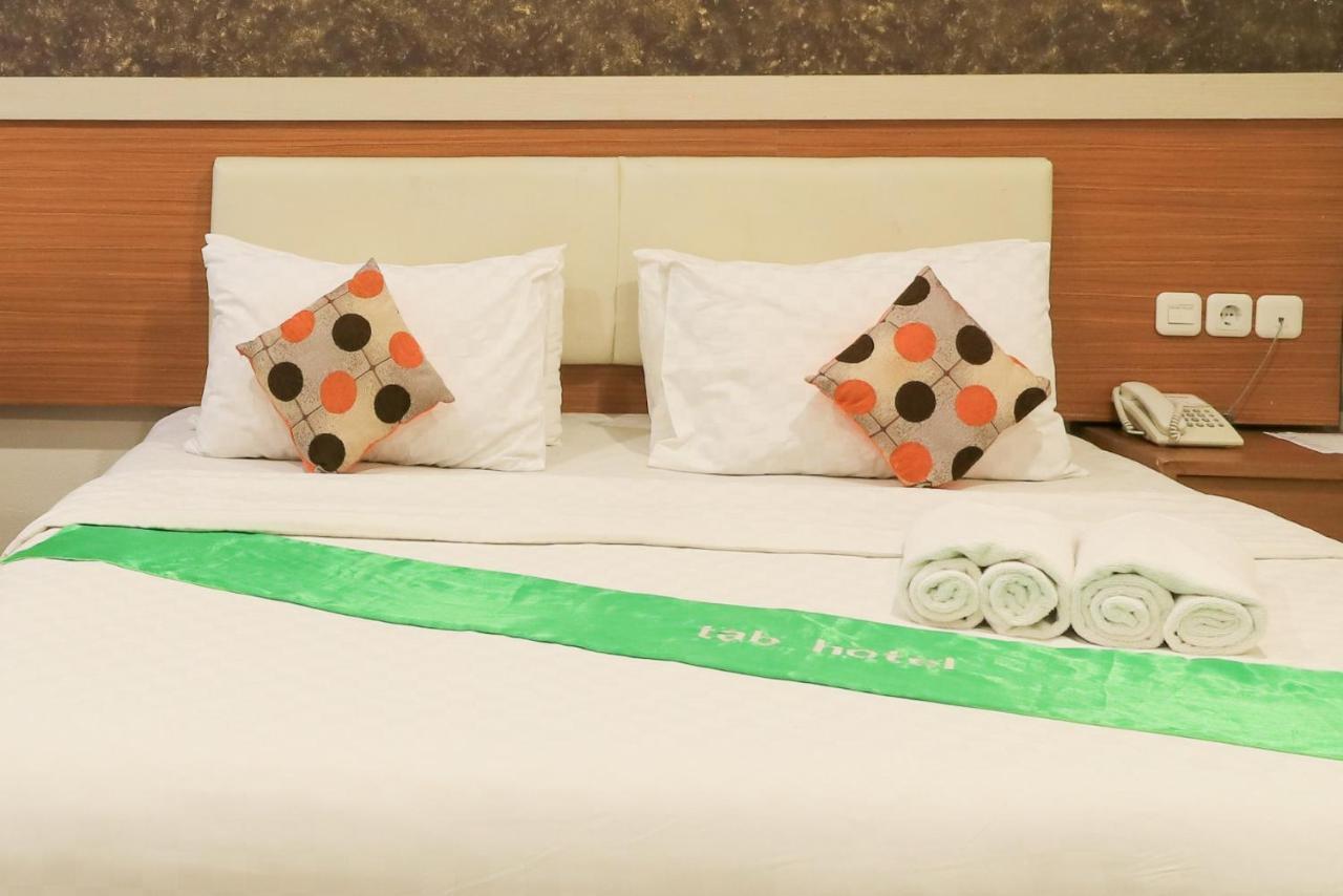 Tab Hotel Surabaya Exteriör bild