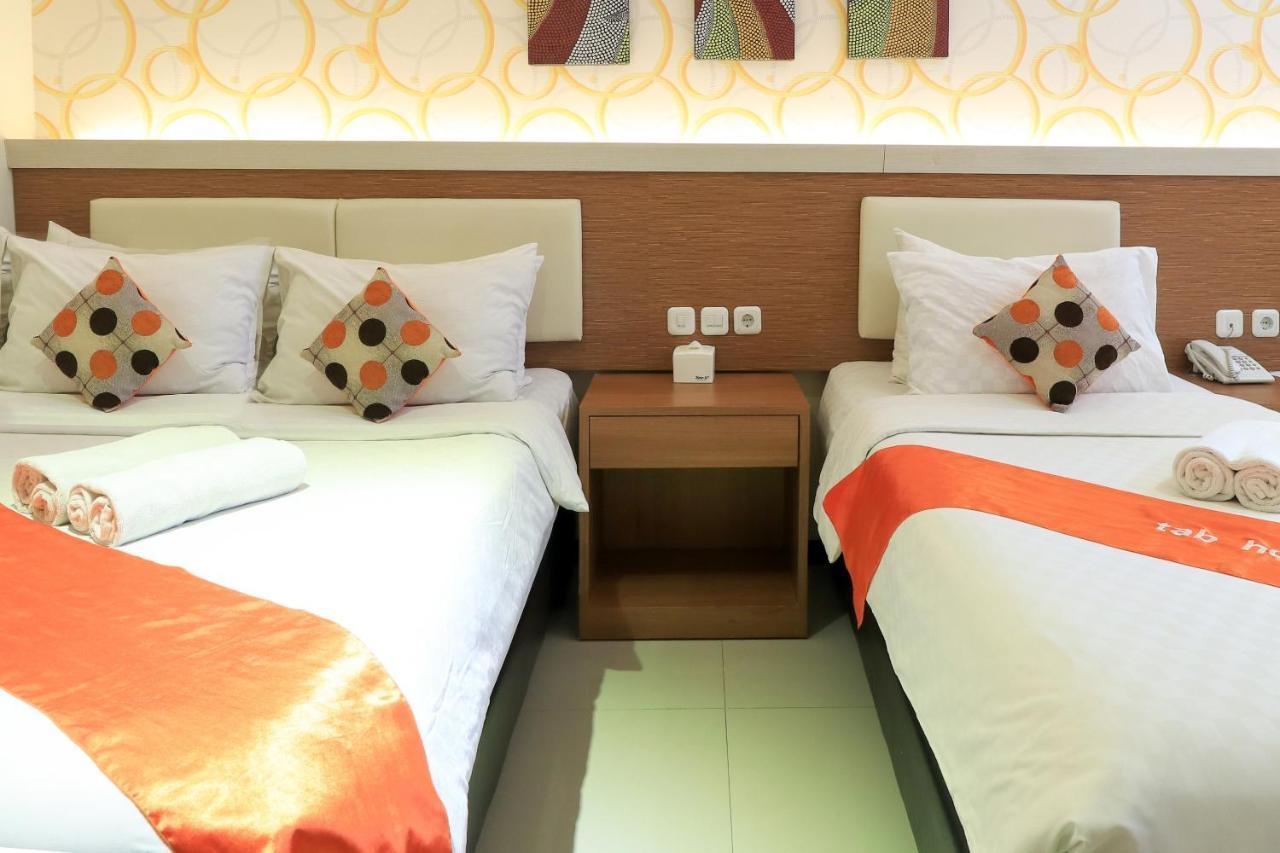 Tab Hotel Surabaya Exteriör bild