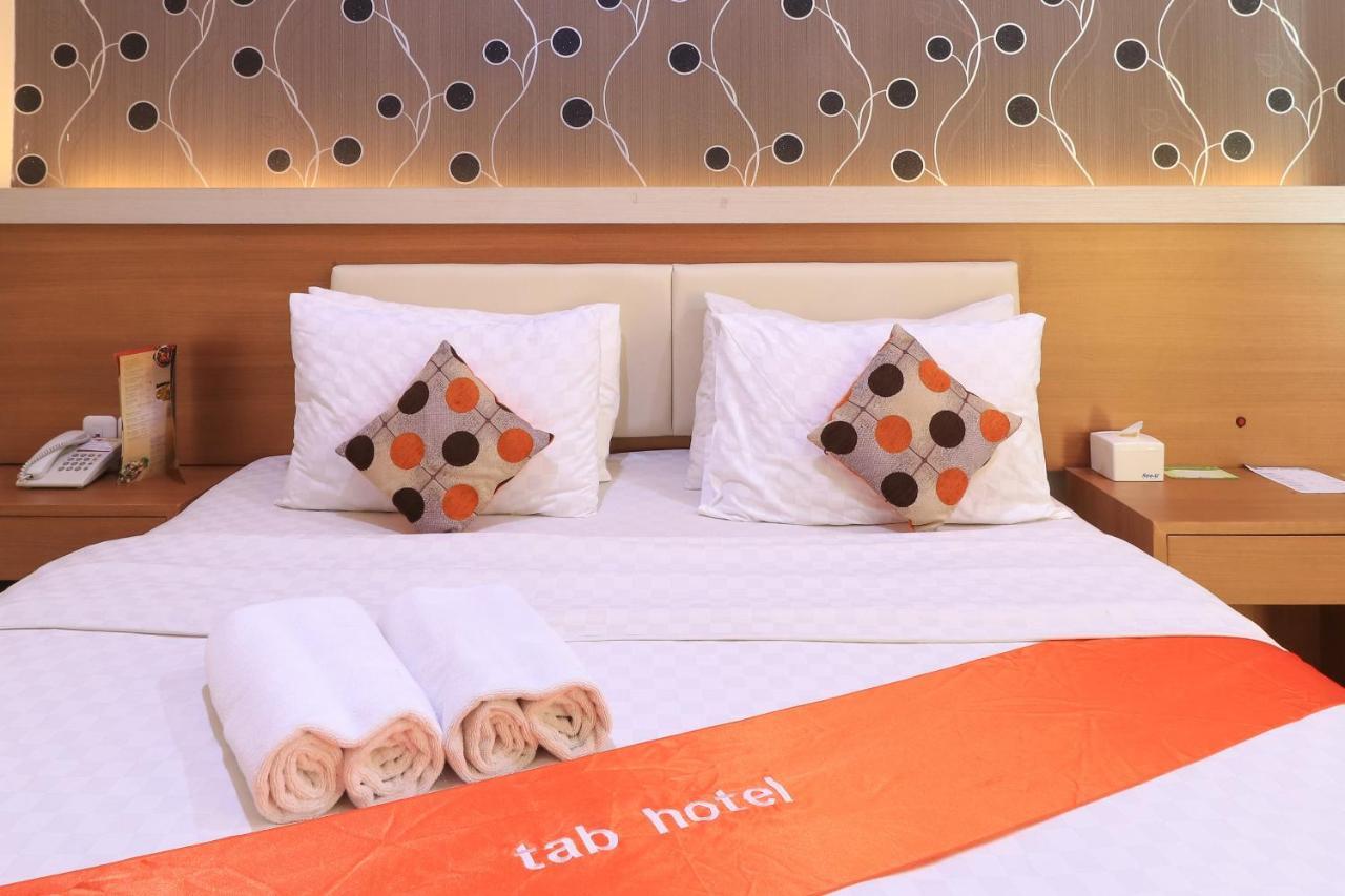 Tab Hotel Surabaya Exteriör bild