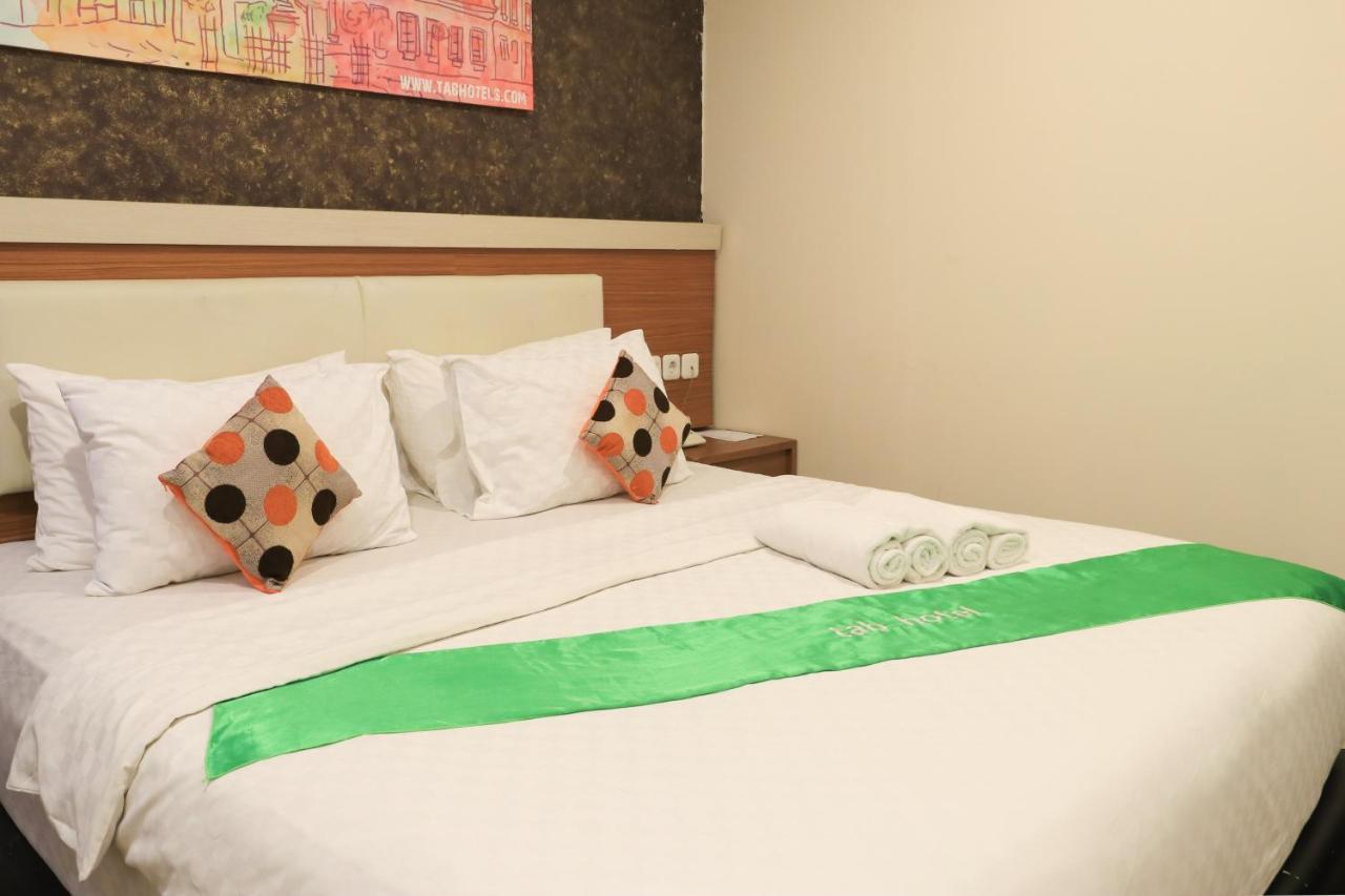 Tab Hotel Surabaya Exteriör bild