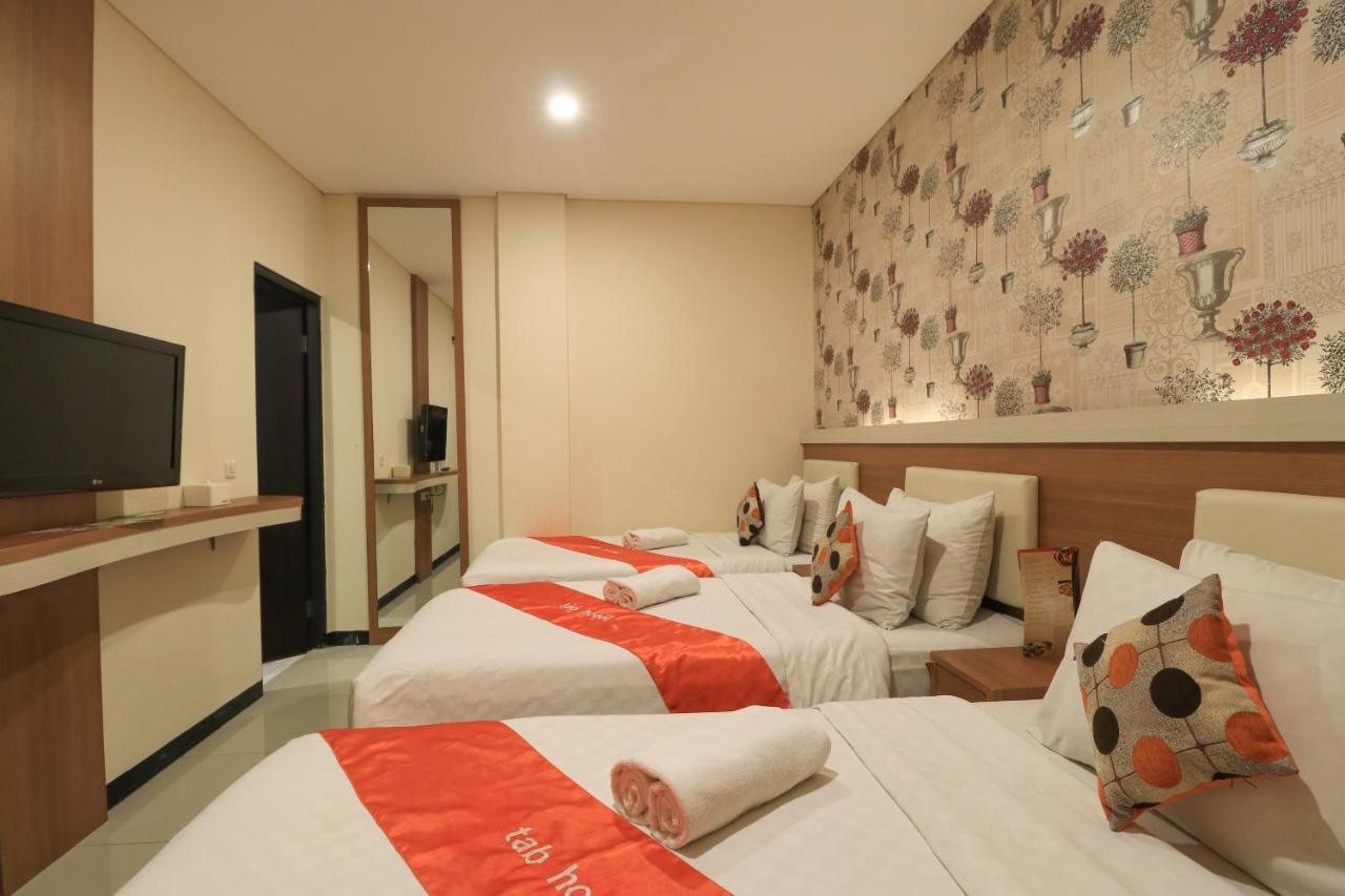 Tab Hotel Surabaya Exteriör bild
