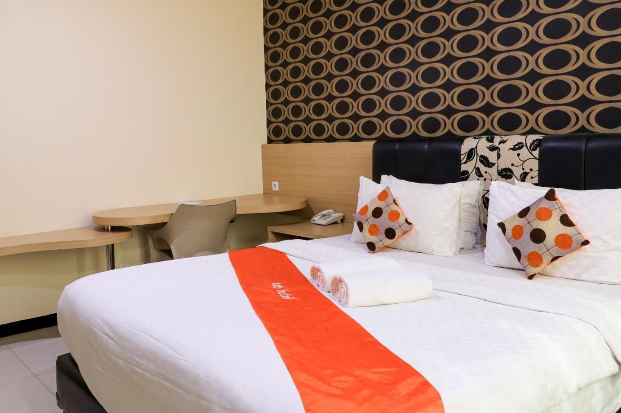Tab Hotel Surabaya Exteriör bild