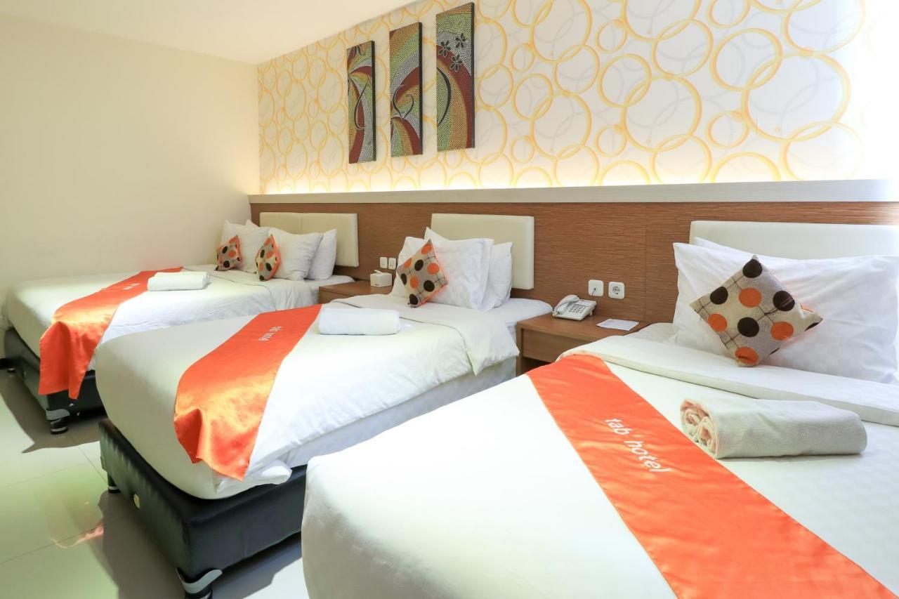 Tab Hotel Surabaya Exteriör bild