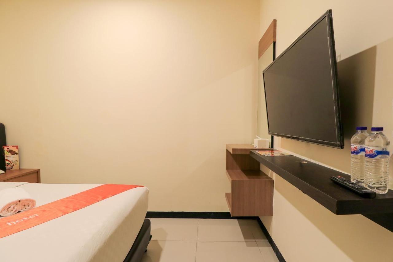 Tab Hotel Surabaya Exteriör bild