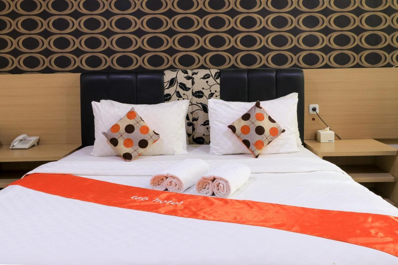 Tab Hotel Surabaya Exteriör bild