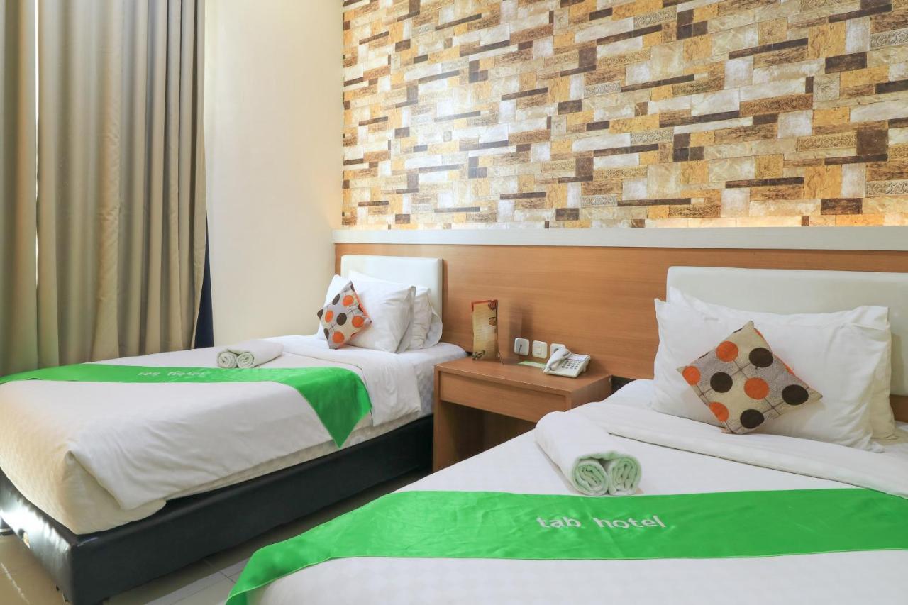 Tab Hotel Surabaya Exteriör bild