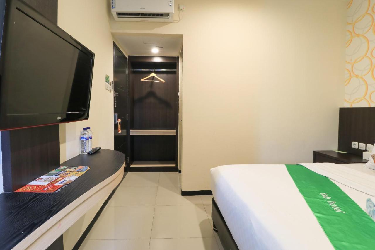 Tab Hotel Surabaya Exteriör bild