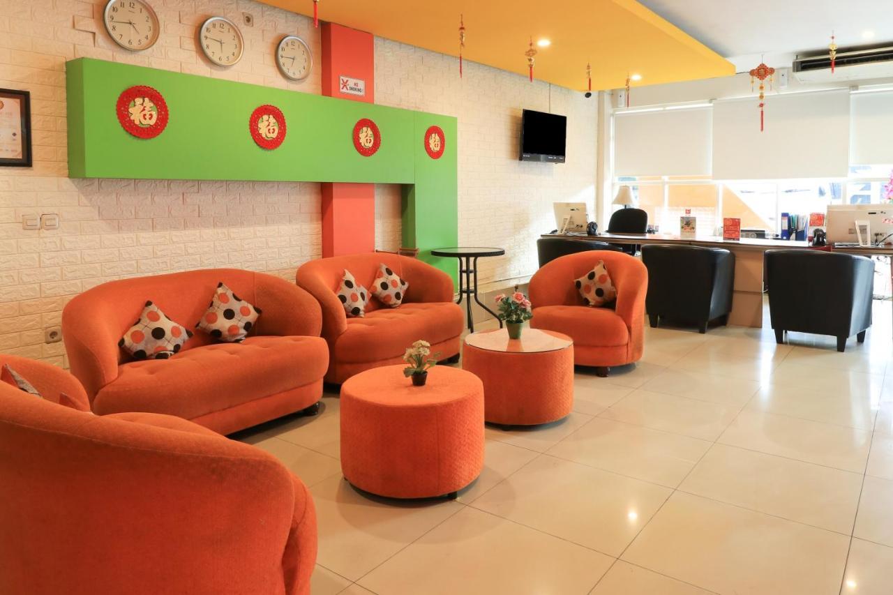 Tab Hotel Surabaya Exteriör bild