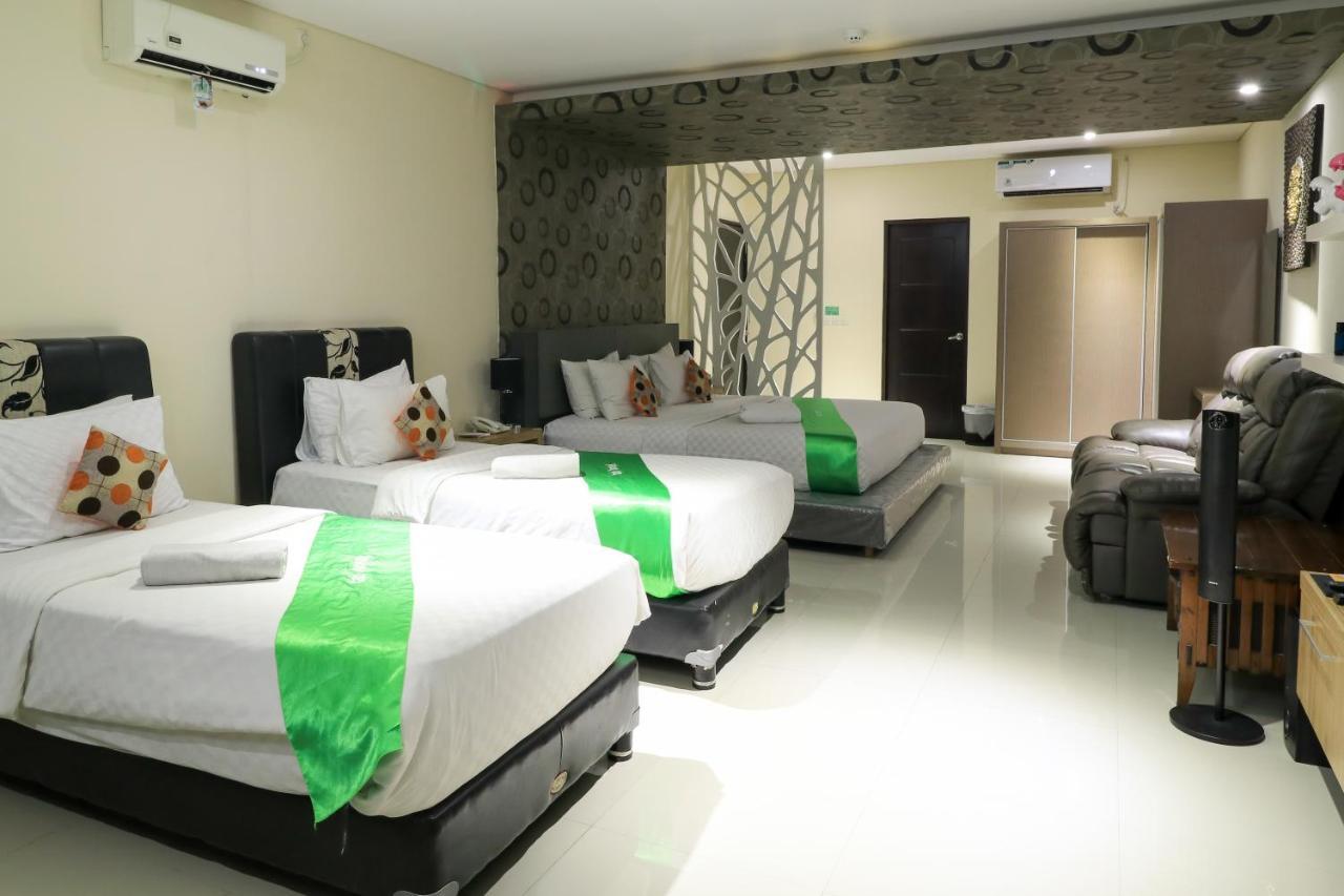 Tab Hotel Surabaya Exteriör bild